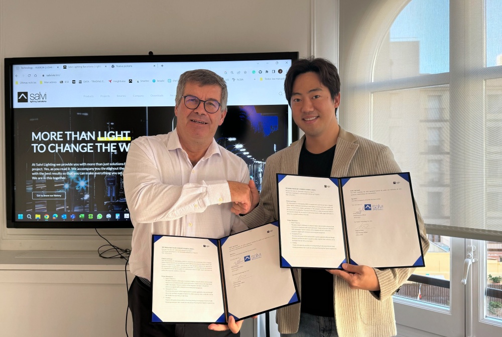 뷰런테크놀로지, ‘2023 바르셀로나 SCEWC’에서
스페인 살비(Salvi)社와 업무협약(MOU) 체결