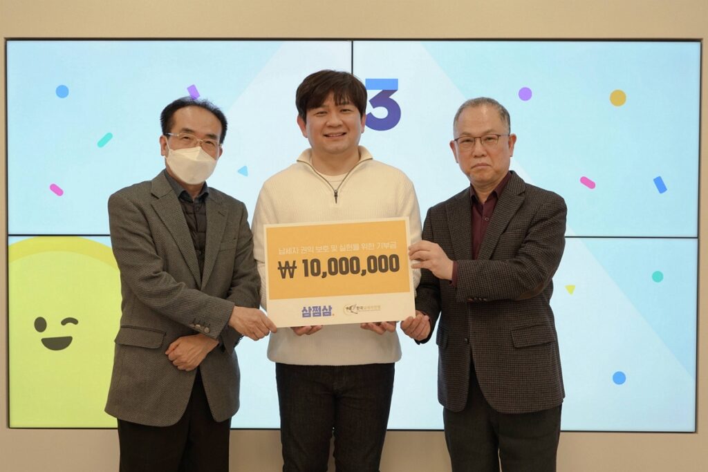자비스앤빌런즈, ‘3.3 납세자의 날’ 맞아

한국납세자연맹에 1천만 원 기부금 전달