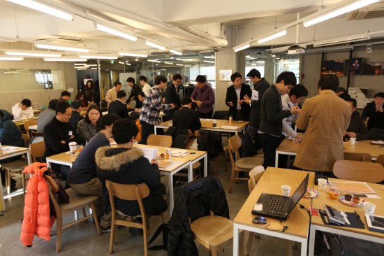 [사진: 행사 현장 객석을 다 채운 모습]